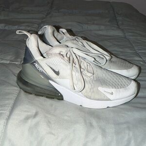 Nike Women’s 8.5 white silver Air Max 270 Sneakers